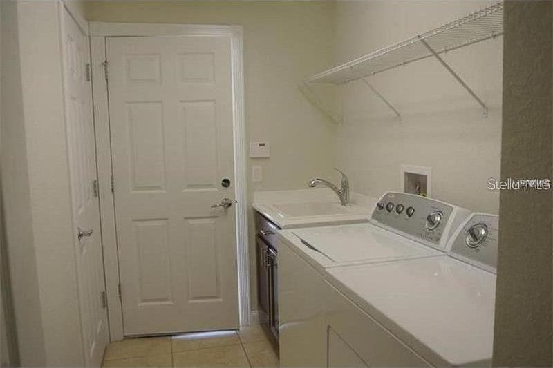 Recently Rented: $2,599 (3 beds, 2 baths, 1554 Square Feet)