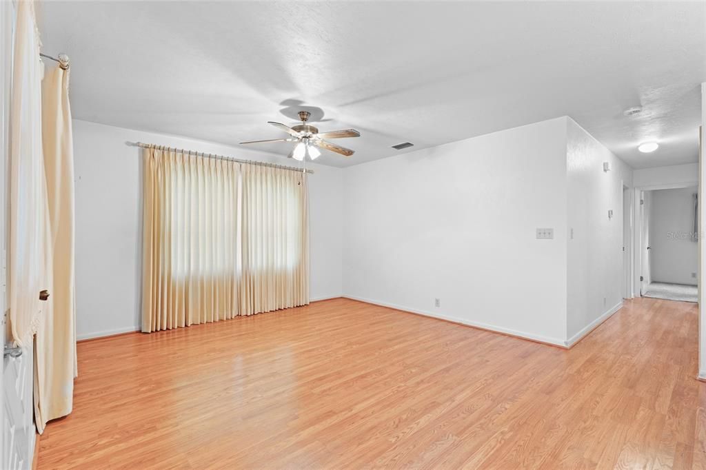 For Sale: $225,000 (2 beds, 2 baths, 1032 Square Feet)
