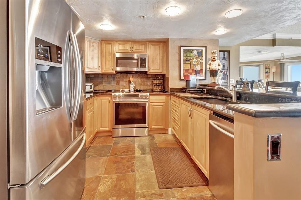 Well Equipped Kitchen W/ Samsung SS Appliances & Granite Counters