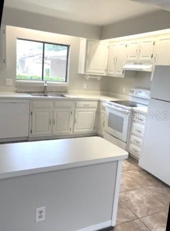 Active With Contract: $229,800 (2 beds, 2 baths, 1157 Square Feet)