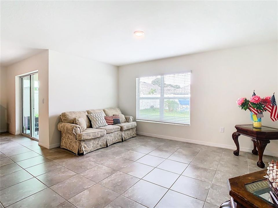 For Sale: $350,000 (4 beds, 2 baths, 1853 Square Feet)