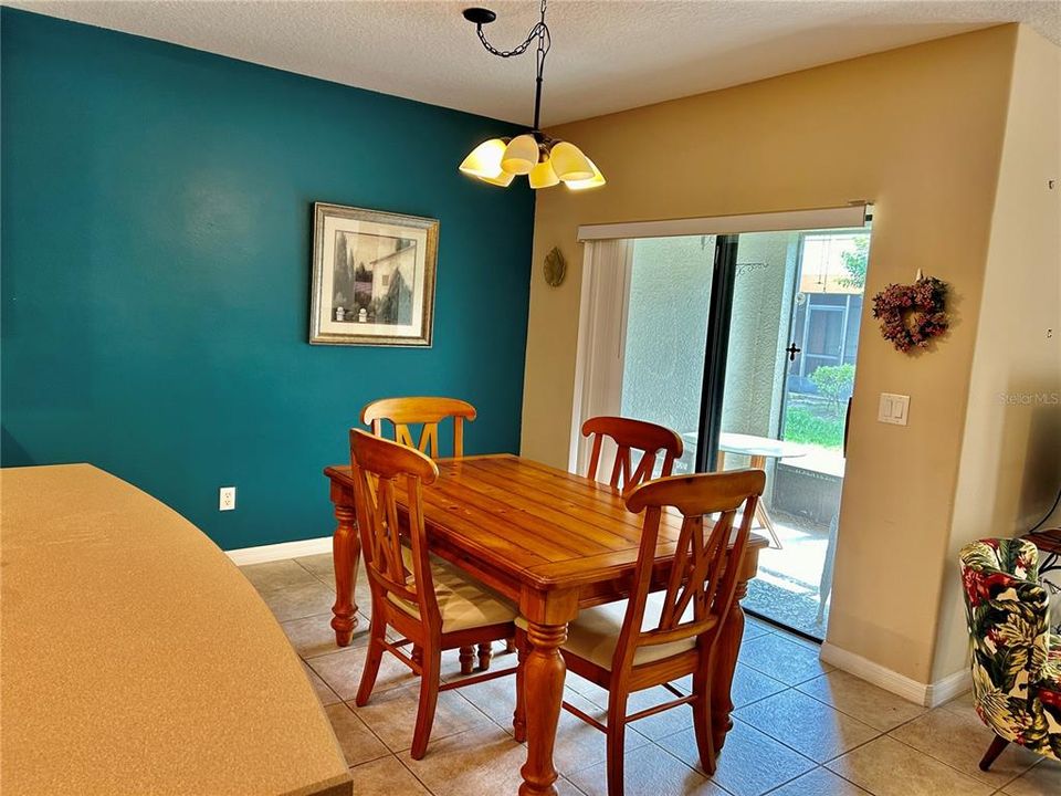Active With Contract: $307,500 (3 beds, 2 baths, 1476 Square Feet)