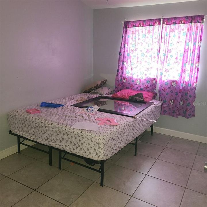 Activo con contrato: $219,900 (3 camas, 1 baños, 888 Pies cuadrados)