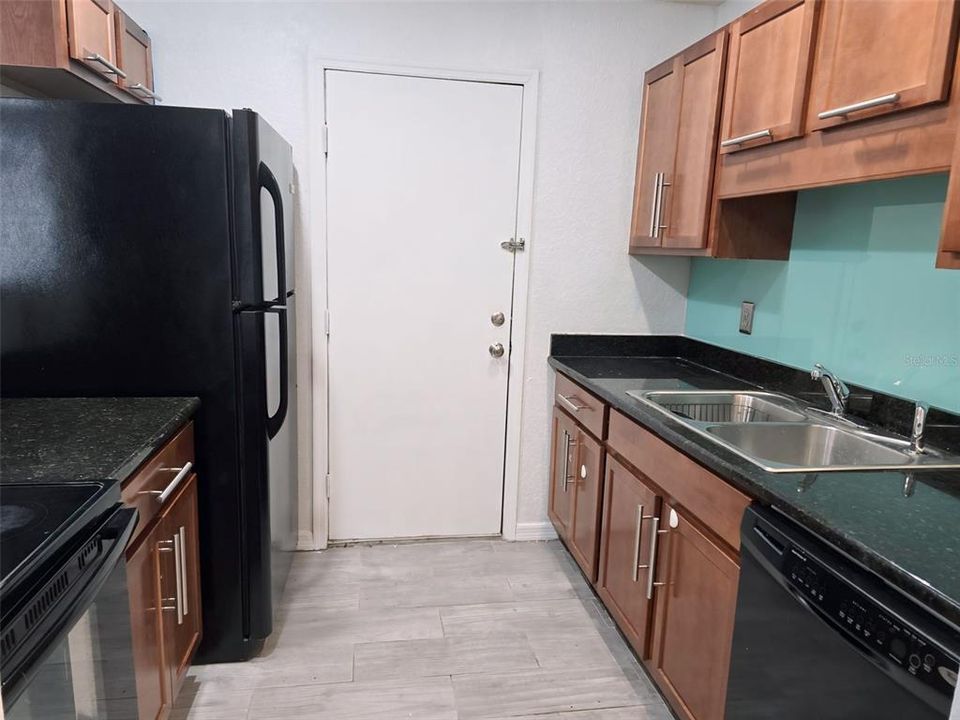 For Sale: $180,000 (2 beds, 2 baths, 1100 Square Feet)