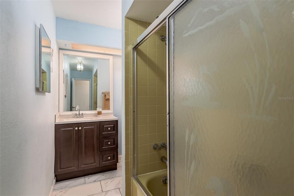 待售: $425,000 (3 贝兹, 2 浴室, 1404 平方英尺)