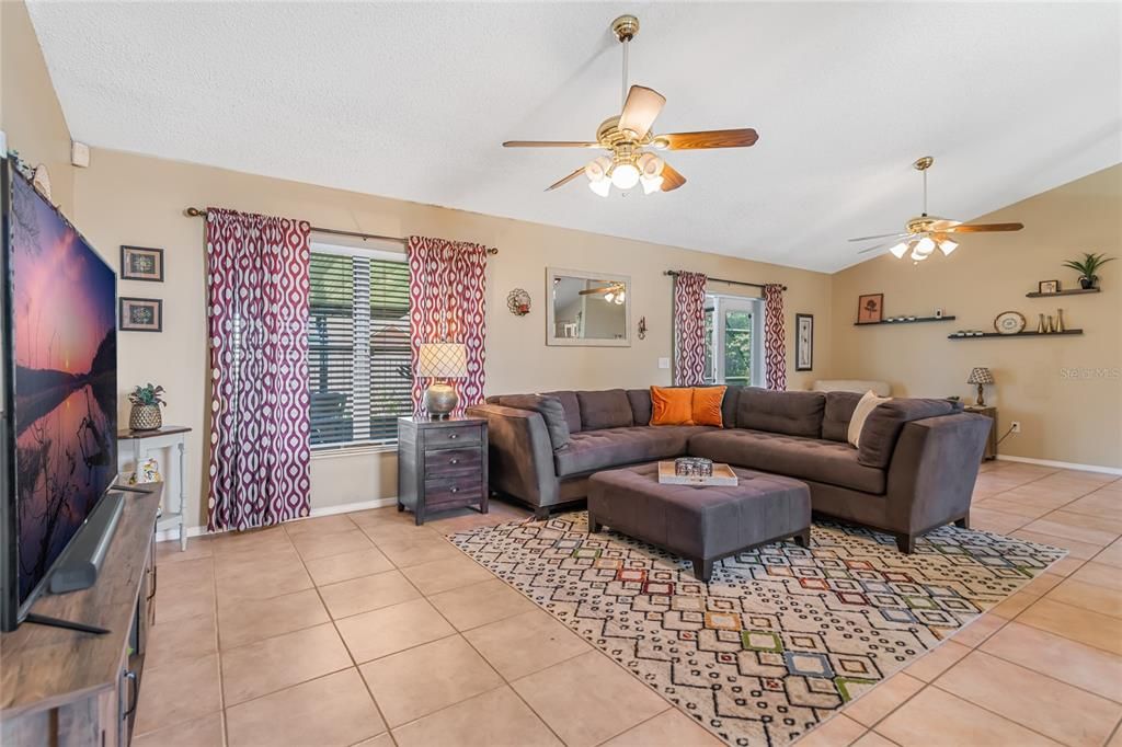 Active With Contract: $369,900 (3 beds, 2 baths, 1497 Square Feet)