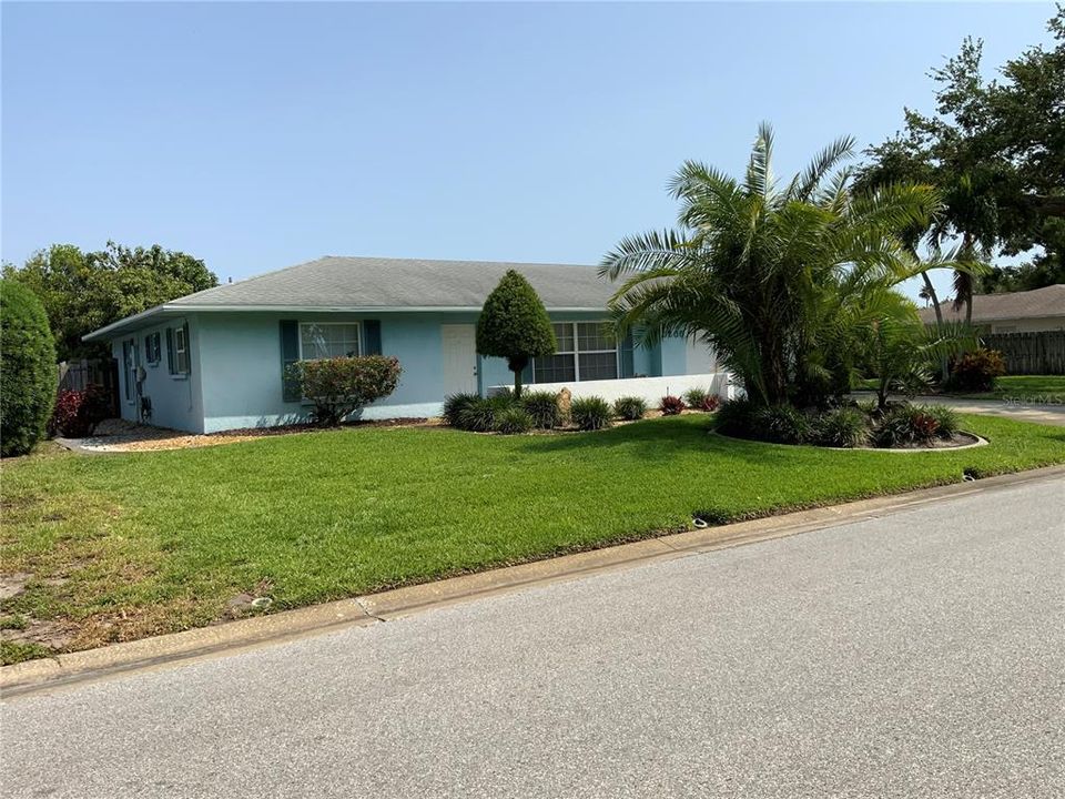 Welcome Home to 5205 36th Ave Dr W, Bradenton, FL 34209