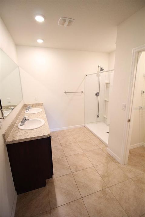 Active With Contract: $330,000 (3 beds, 2 baths, 1690 Square Feet)