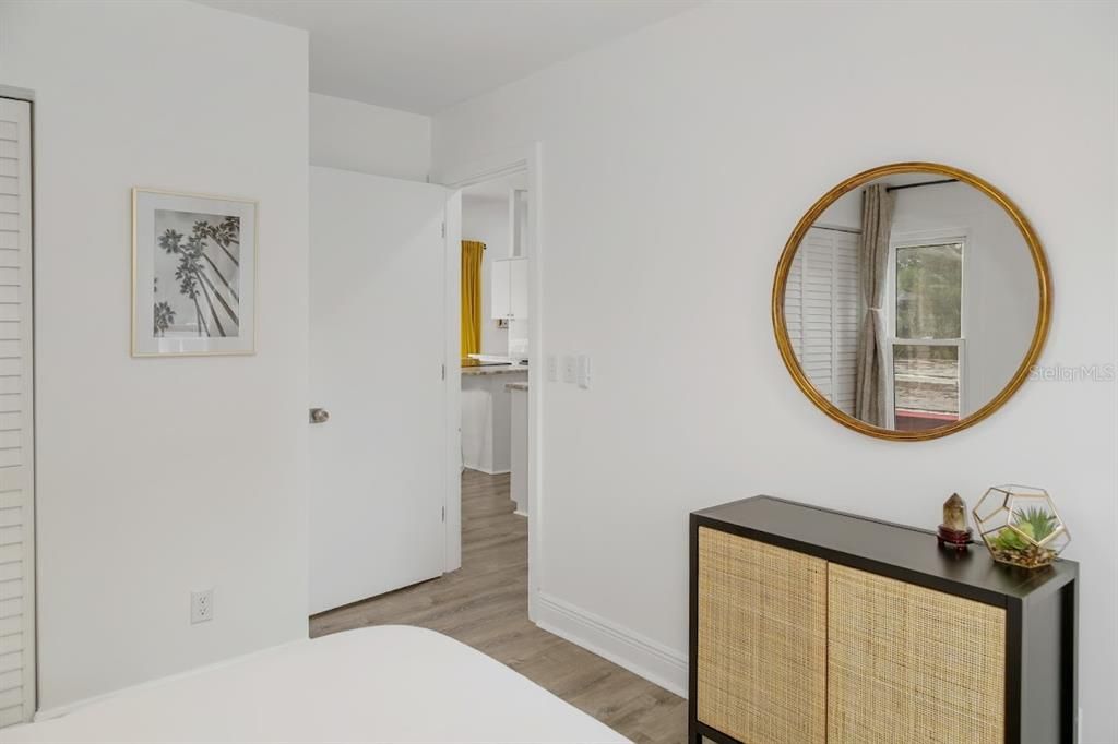 For Sale: $1,190,000 (2 beds, 2 baths, 896 Square Feet)