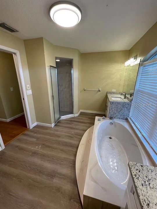 Под контрактом: $3,000 (3 спален, 3 ванн, 2027 Квадратных фут)