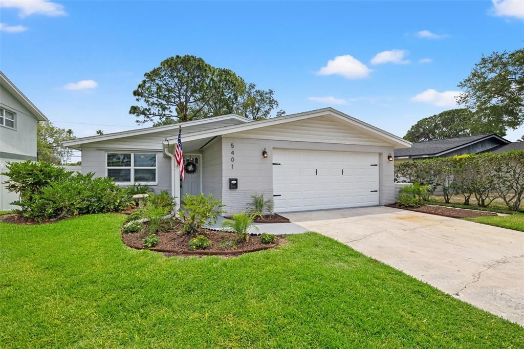 For Sale: $457,900 (3 beds, 2 baths, 1168 Square Feet)