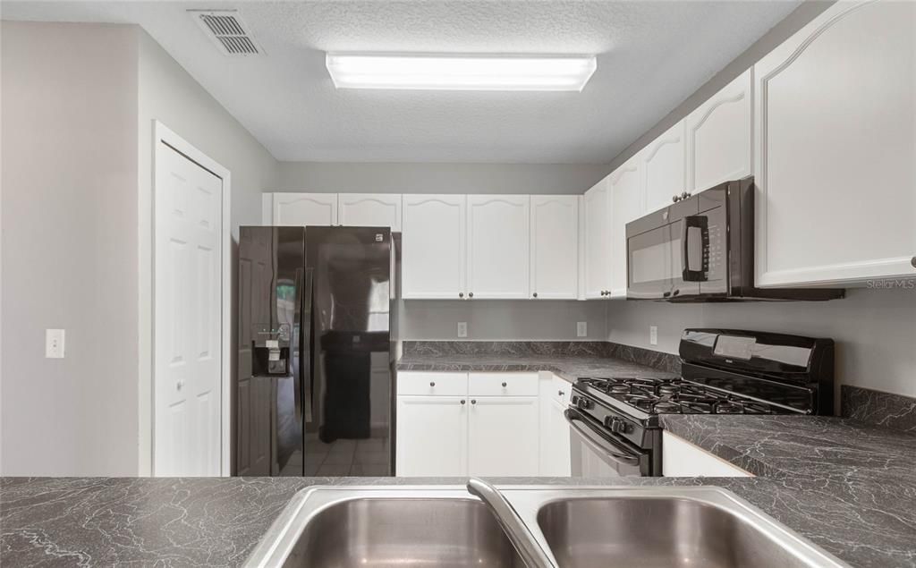 Active With Contract: $298,000 (3 beds, 2 baths, 1440 Square Feet)