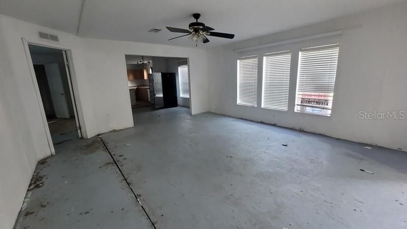 For Sale: $185,000 (3 beds, 2 baths, 1620 Square Feet)