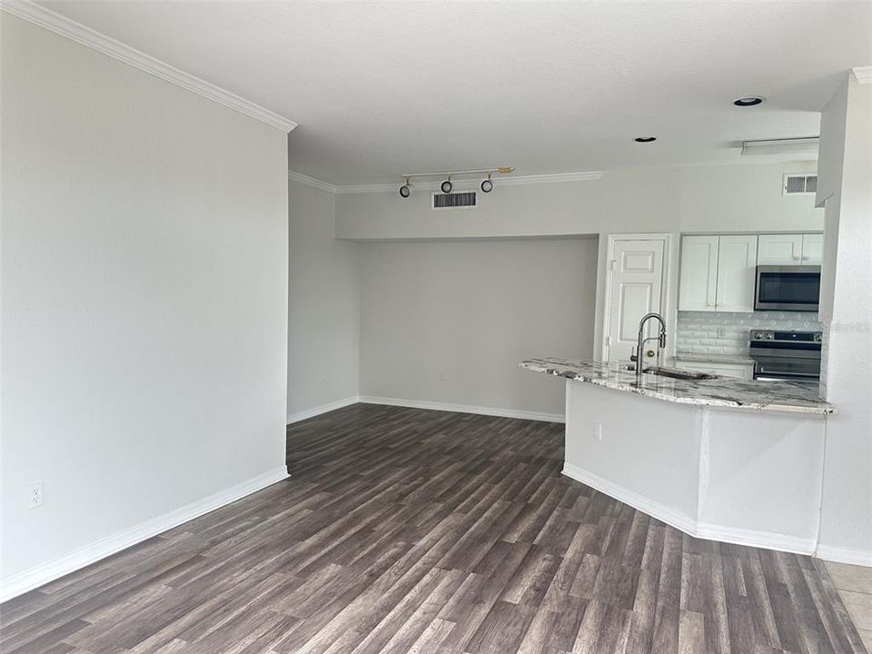 For Sale: $258,000 (2 beds, 2 baths, 1140 Square Feet)