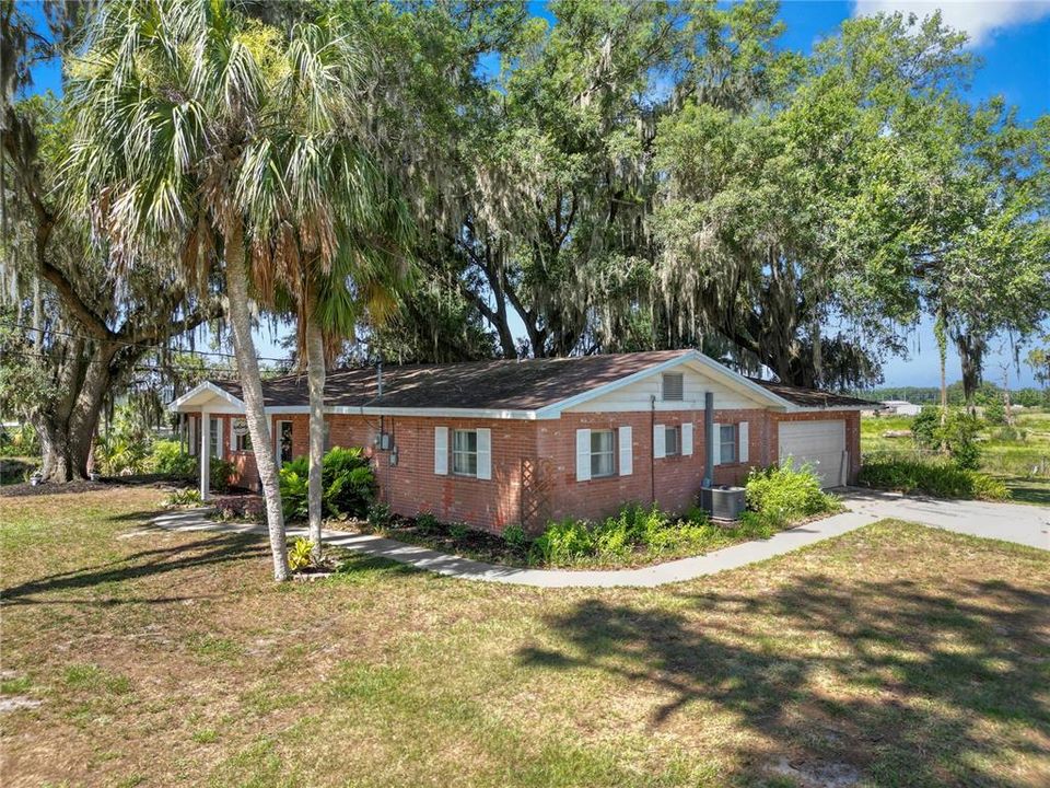 Active With Contract: $440,000 (3 beds, 2 baths, 1512 Square Feet)