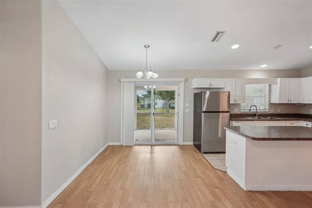 For Sale: $319,900 (3 beds, 2 baths, 1212 Square Feet)