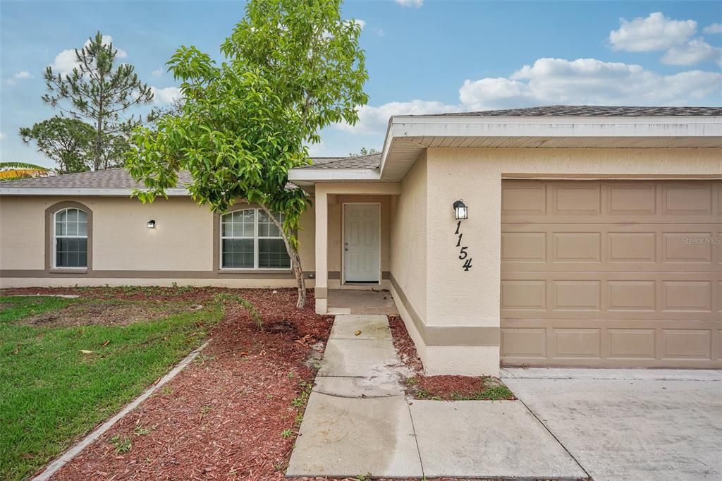 Active With Contract: $274,900 (3 beds, 2 baths, 1212 Square Feet)