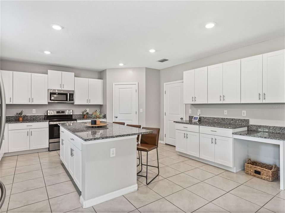 Active With Contract: $475,000 (4 beds, 2 baths, 3078 Square Feet)