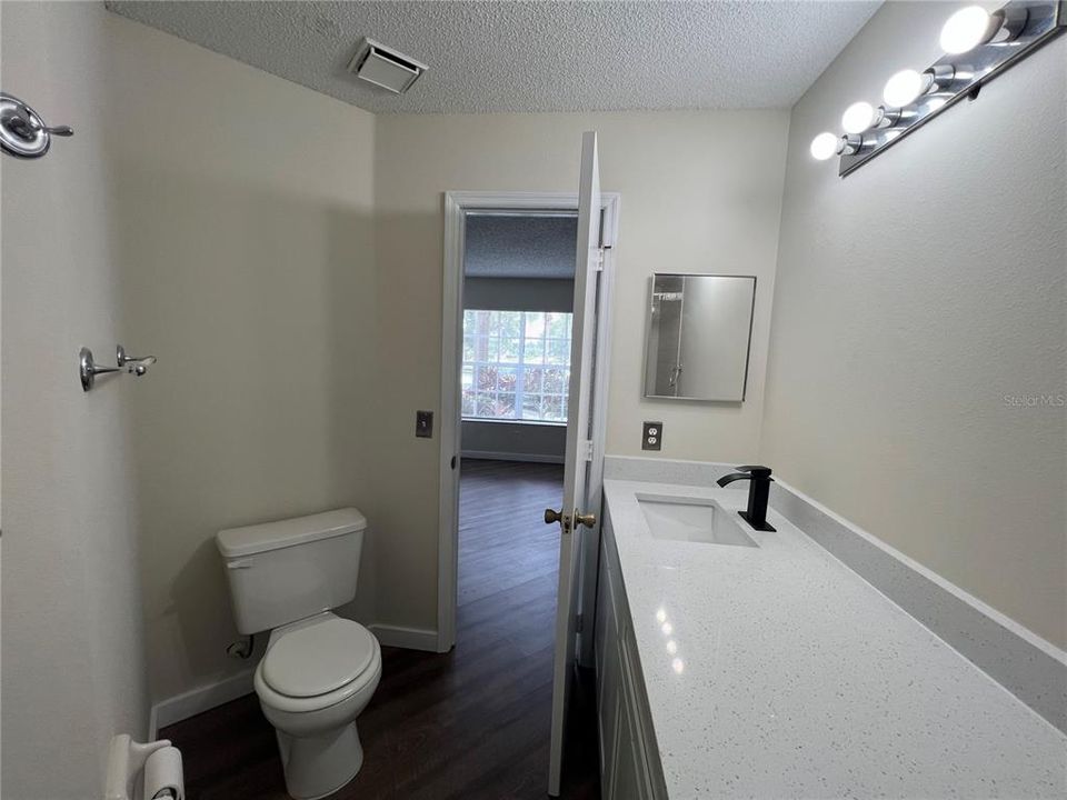 最近租的: $1,700 (2 贝兹, 2 浴室, 886 平方英尺)