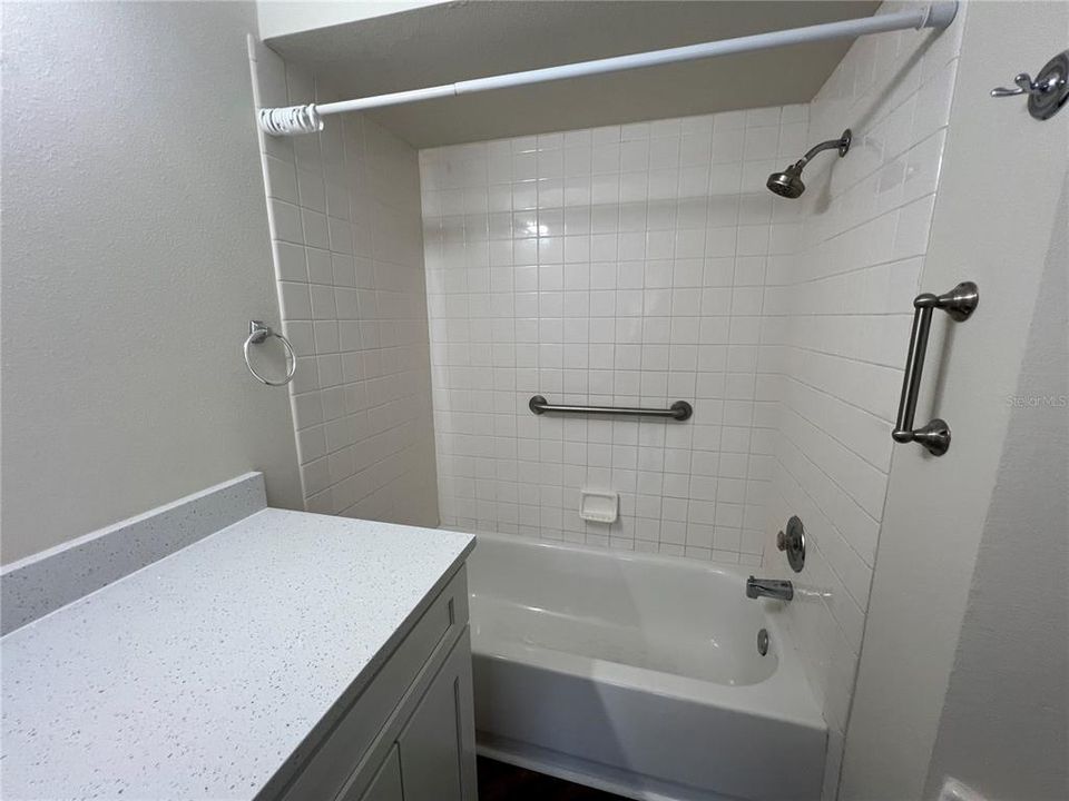 Active With Contract: $1,700 (2 beds, 2 baths, 886 Square Feet)