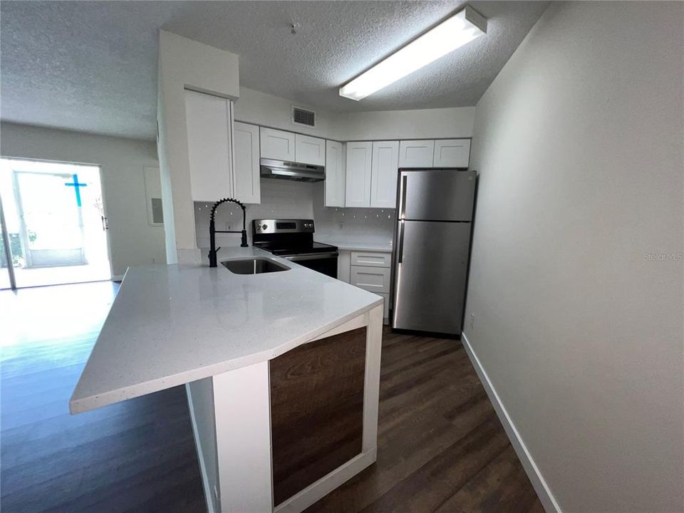 Recently Rented: $1,700 (2 beds, 2 baths, 886 Square Feet)