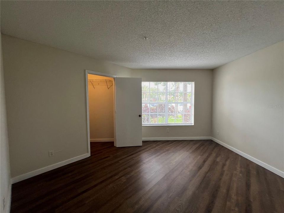 Active With Contract: $1,700 (2 beds, 2 baths, 886 Square Feet)