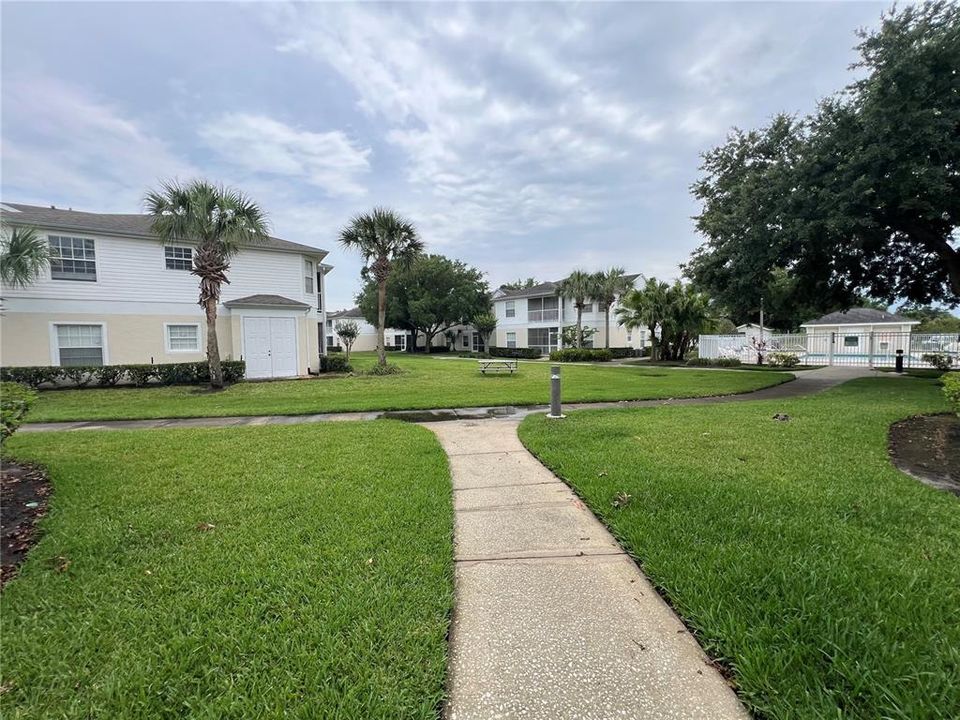 Active With Contract: $1,700 (2 beds, 2 baths, 886 Square Feet)