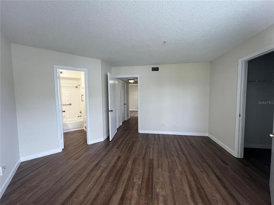 Active With Contract: $1,700 (2 beds, 2 baths, 886 Square Feet)