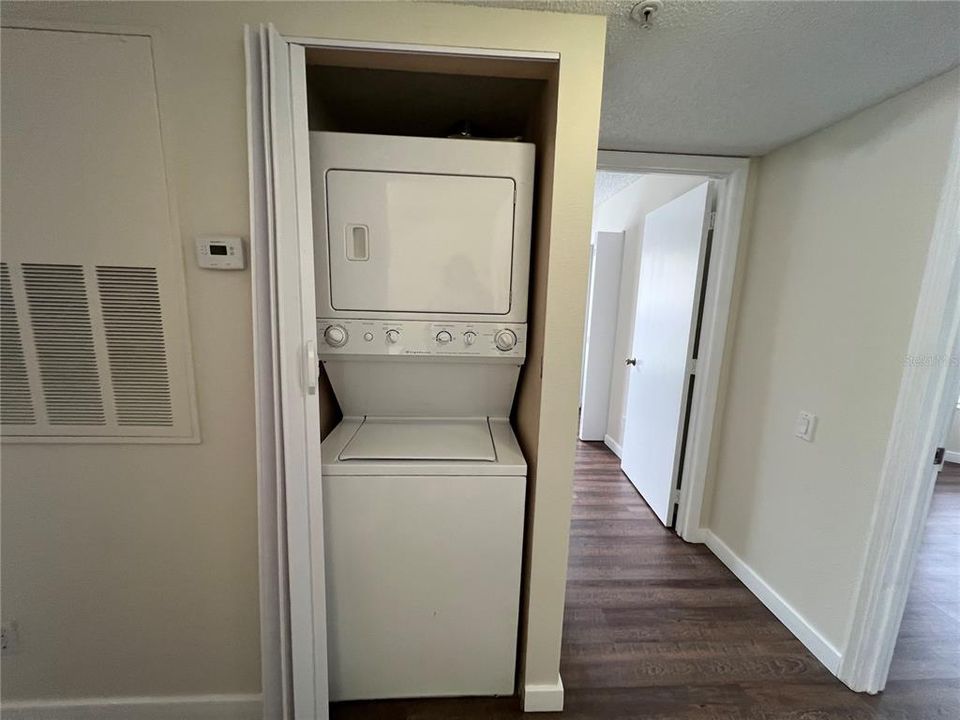 Recently Rented: $1,700 (2 beds, 2 baths, 886 Square Feet)