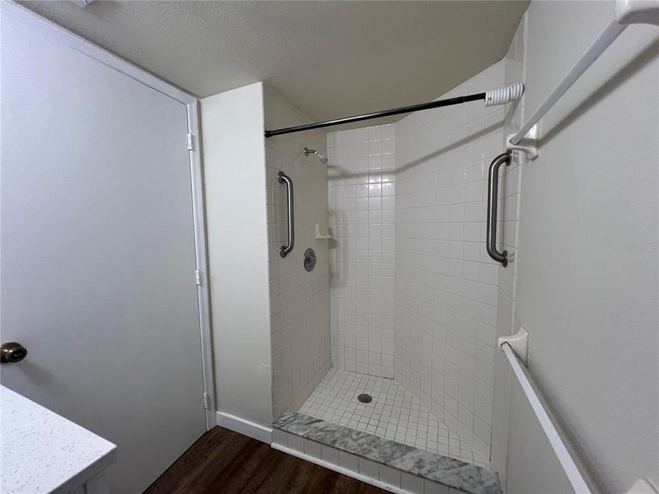 Active With Contract: $1,700 (2 beds, 2 baths, 886 Square Feet)