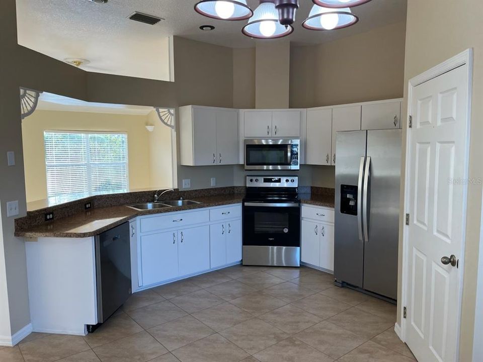 For Sale: $279,900 (3 beds, 2 baths, 1682 Square Feet)