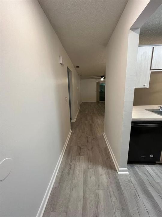 Active With Contract: $169,727 (2 beds, 2 baths, 876 Square Feet)