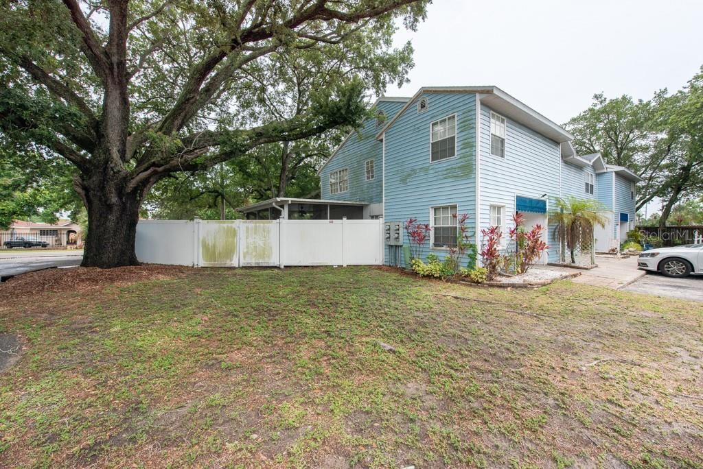 For Sale: $205,000 (2 beds, 2 baths, 1212 Square Feet)