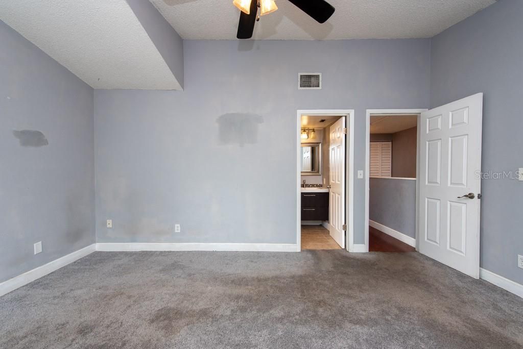 Active With Contract: $205,000 (2 beds, 2 baths, 1212 Square Feet)