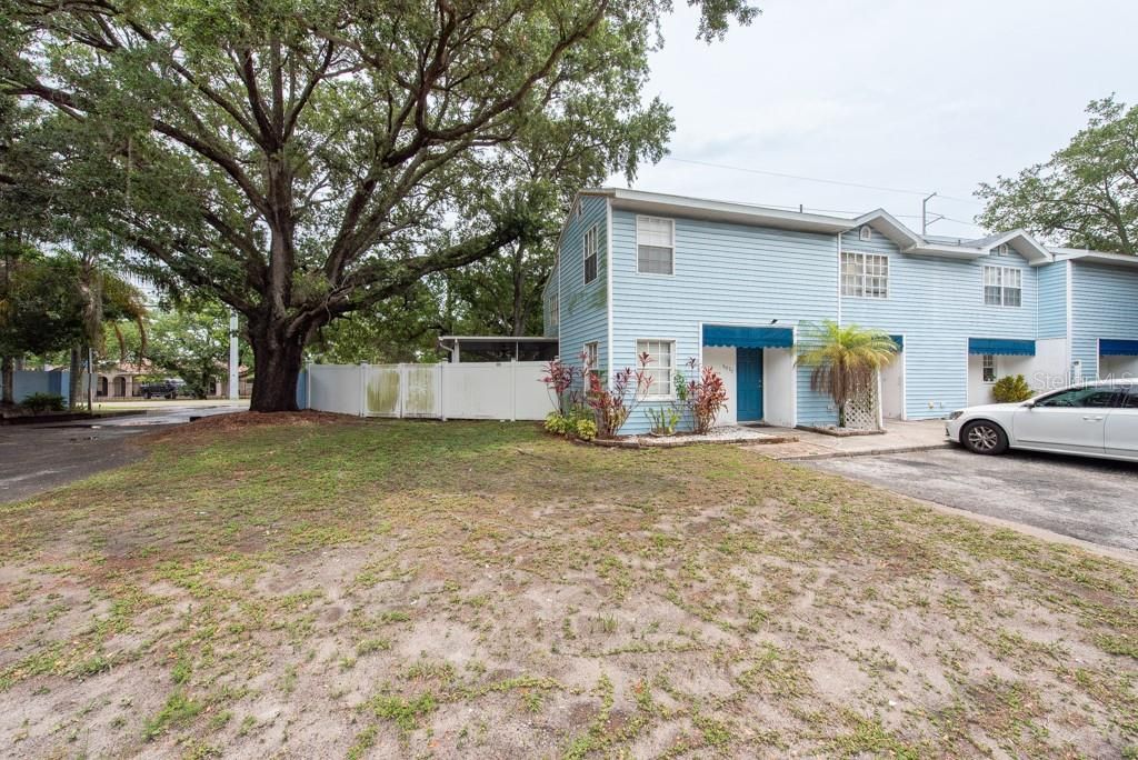 For Sale: $205,000 (2 beds, 2 baths, 1212 Square Feet)