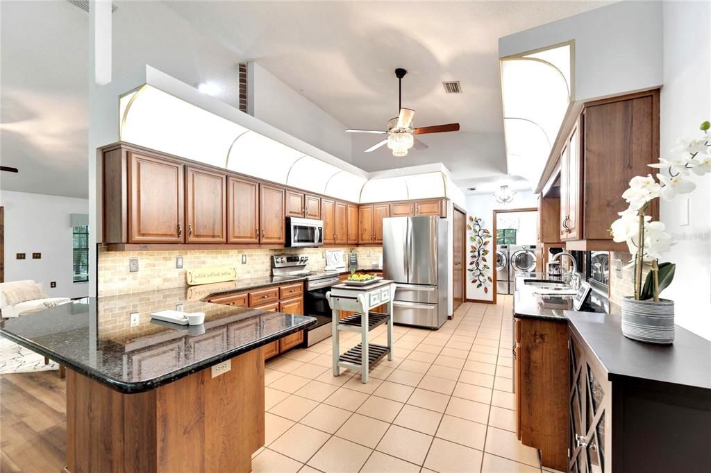 Great Kitchen with Granite Counters!