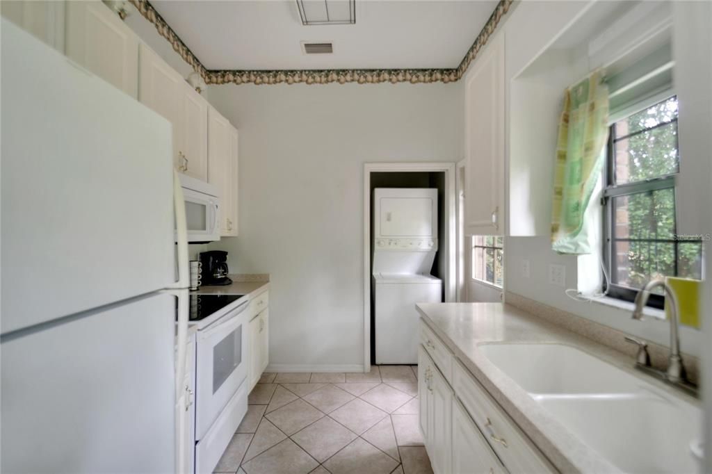 Fully functional Kitchen in the guest home!