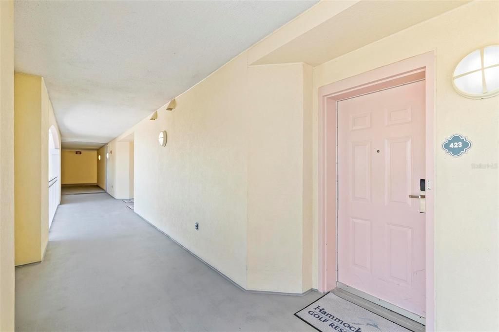 For Sale: $339,000 (1 beds, 1 baths, 678 Square Feet)