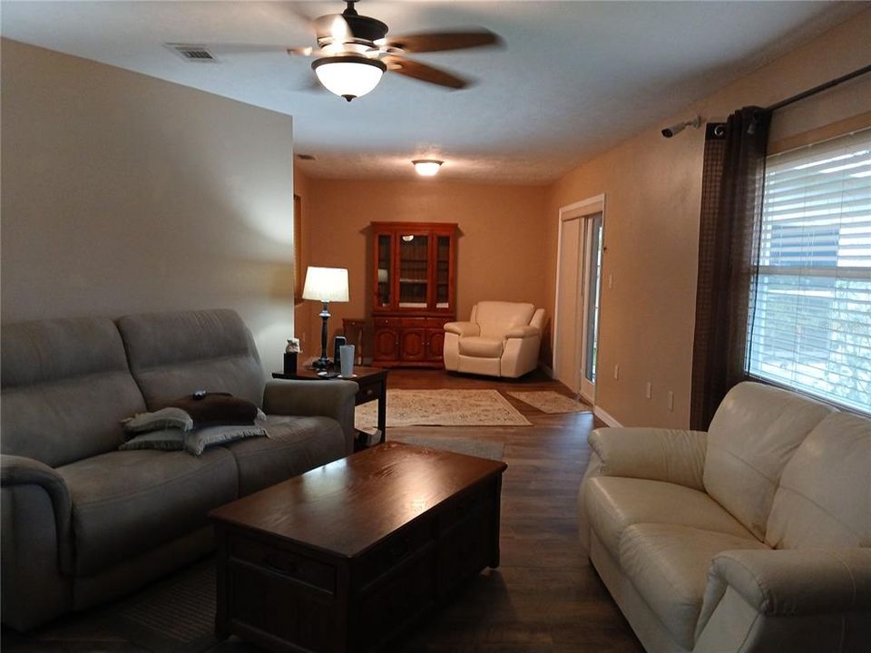 For Sale: $260,000 (2 beds, 2 baths, 1264 Square Feet)