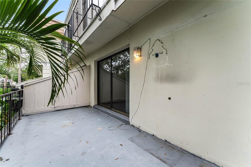 Active With Contract: $189,900 (2 beds, 2 baths, 1128 Square Feet)