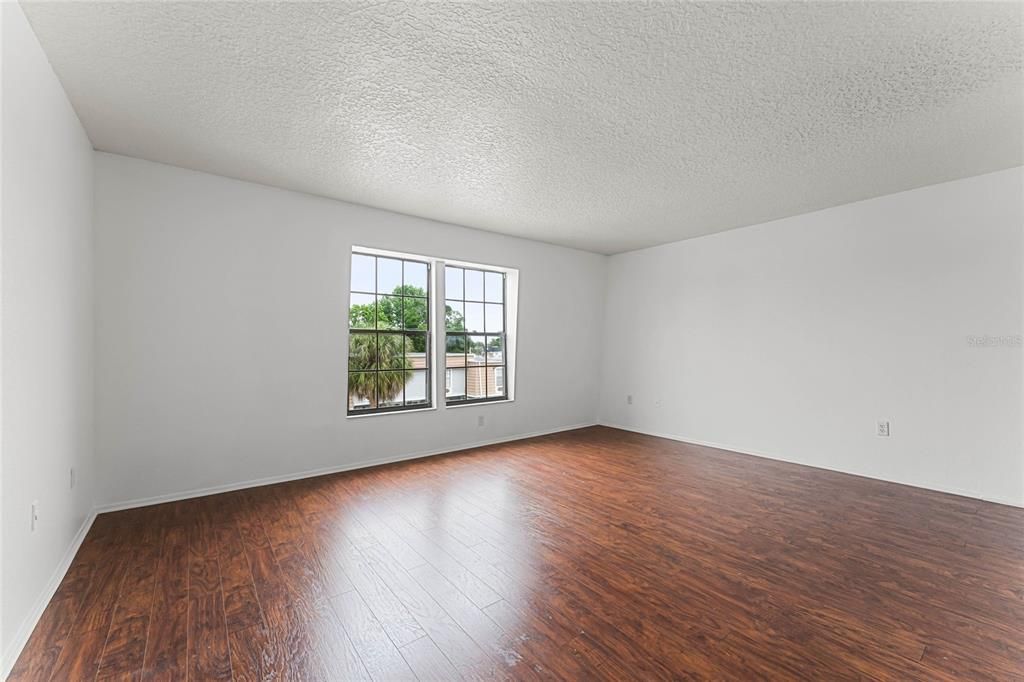 Active With Contract: $189,900 (2 beds, 2 baths, 1128 Square Feet)