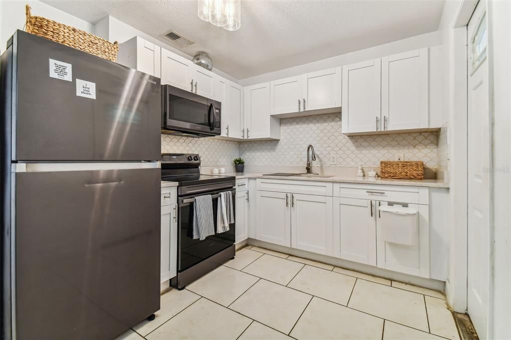 For Sale: $335,000 (3 beds, 2 baths, 1070 Square Feet)