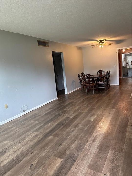 Active With Contract: $89,900 (2 beds, 1 baths, 952 Square Feet)