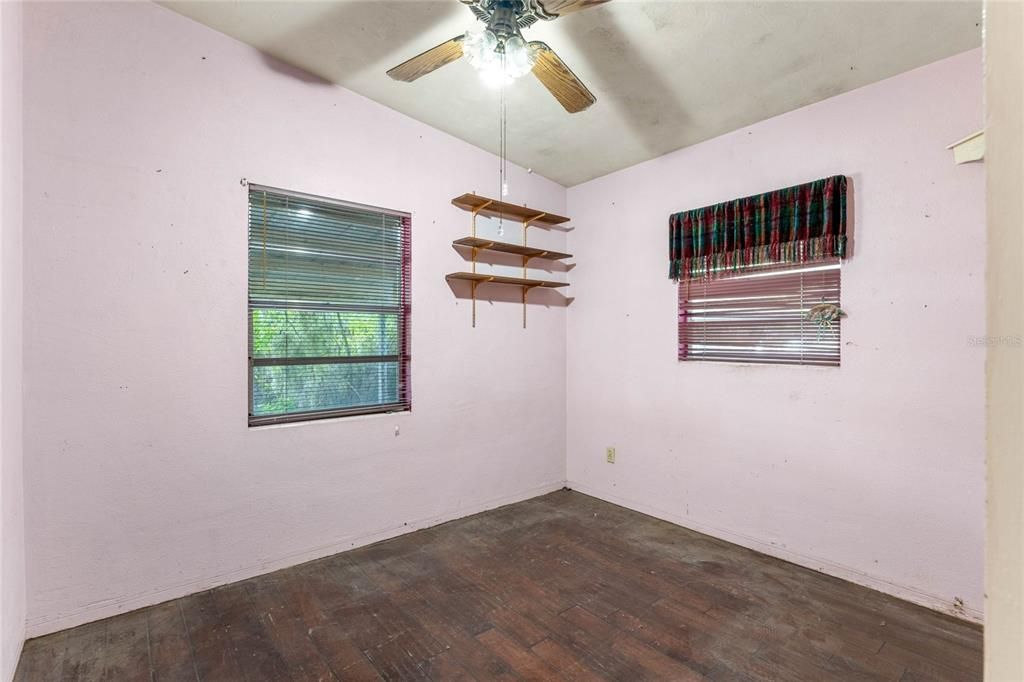 For Sale: $250,000 (2 beds, 1 baths, 1078 Square Feet)