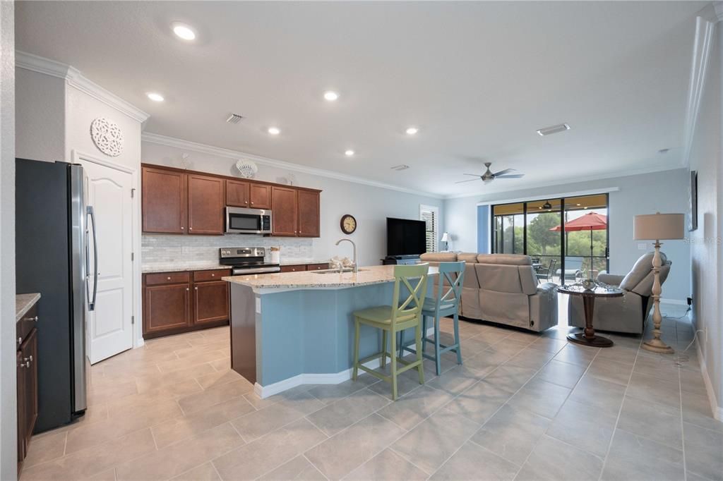 Open floor plan kitchen and livingroom area