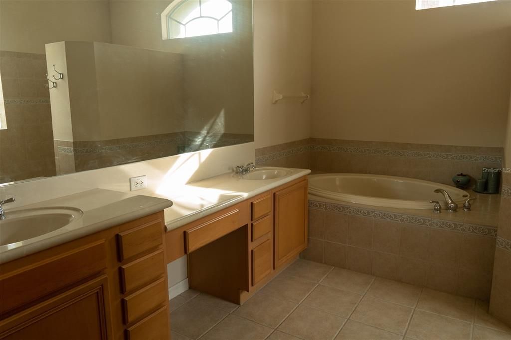 В аренду: $3,500 (4 спален, 3 ванн, 2768 Квадратных фут)
