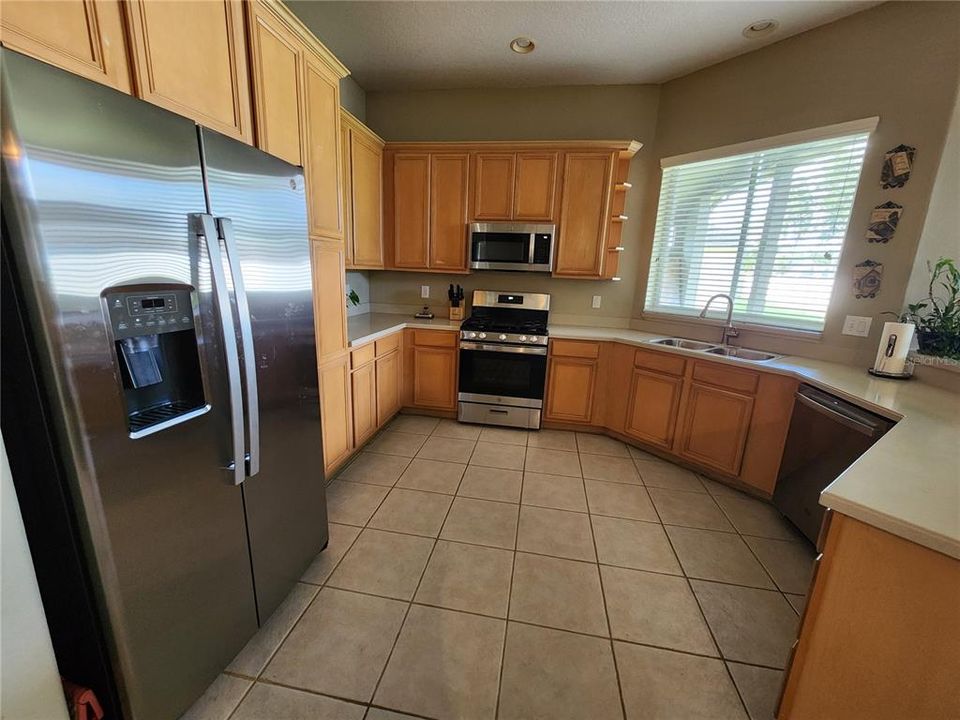 For Rent: $3,500 (4 beds, 3 baths, 2768 Square Feet)