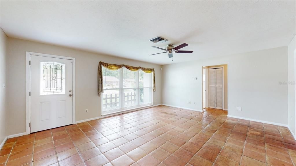 Active With Contract: $379,000 (3 beds, 2 baths, 1464 Square Feet)