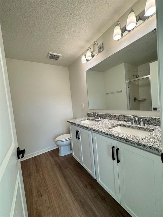 For Rent: $2,350 (3 beds, 2 baths, 1463 Square Feet)