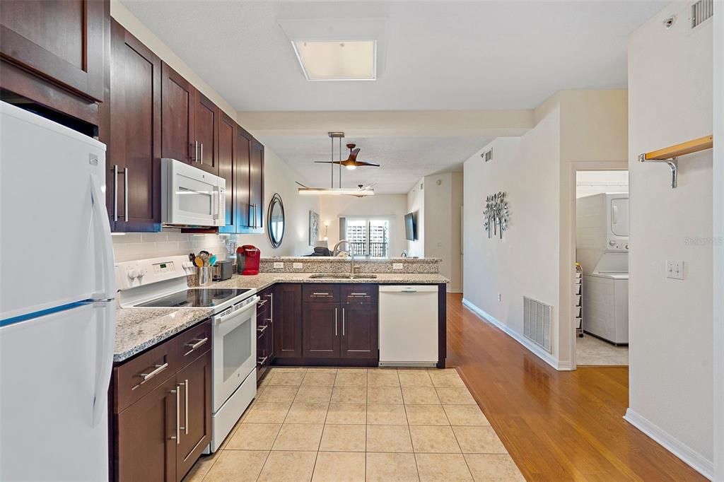 For Sale: $450,000 (2 beds, 2 baths, 1141 Square Feet)